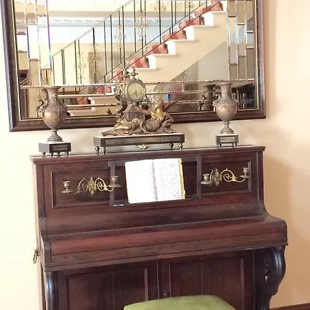 Le Petit Paris 2* פרל