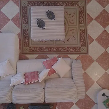 Le Petit Paris 招待所 2*