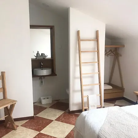 Le Petit Paris פרל